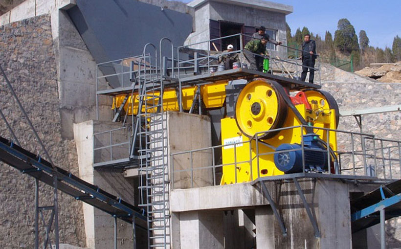 顎式破碎機撥盤（大耳朵護板）三個主要功能作用？